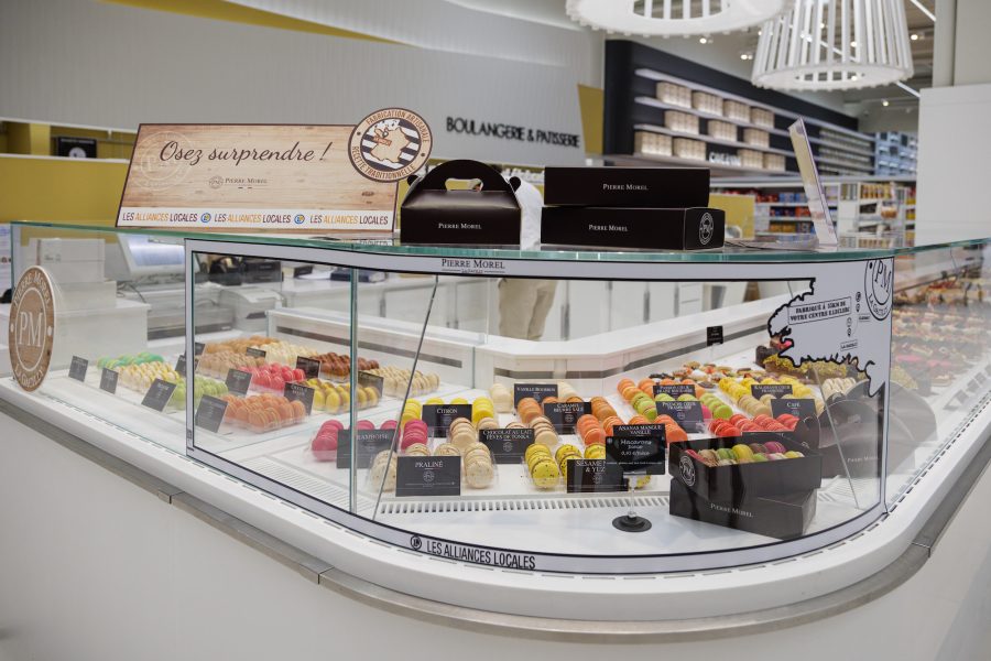 Comptoir de macarons Pierre Morel chez un partenaire