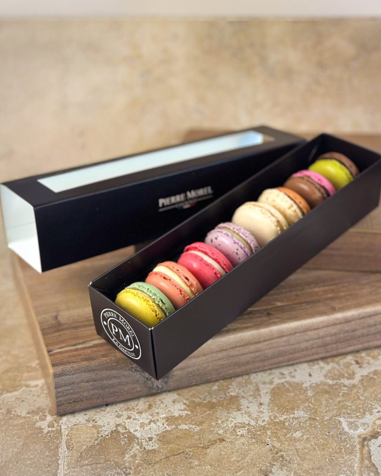 Coffret de 8 macarons Pierre Morel aux couleurs variées