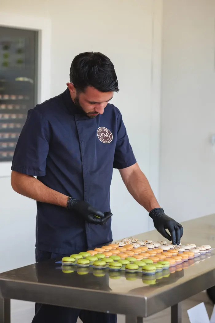 Membre de l’équipe Pierre Morel au travail