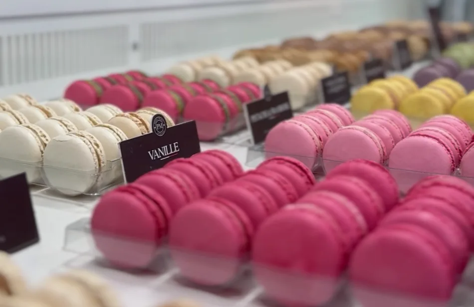 Boutique de macarons à La Gacilly, Pierre Morel